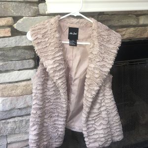 Me Jane Faux fur vest